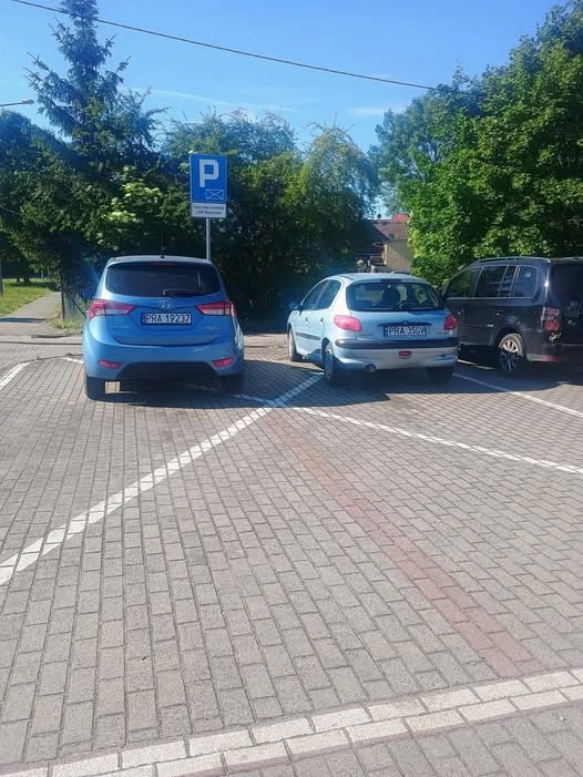 Strażacy apelują: nie parkuj na miejscach dla służb ratunkowych