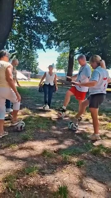 Seniorzy zwiedzali Wenecję w VR i grali w piłkę chodzoną