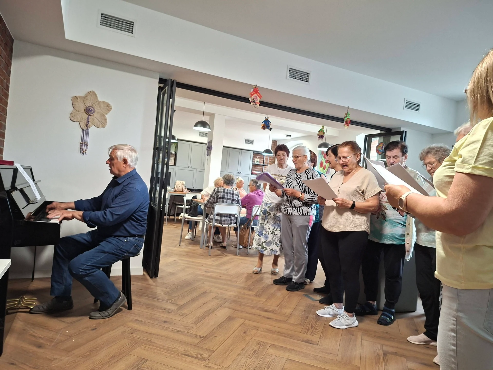 Klub Seniora podsumowuje czerwiec pełen aktywności — zdjęcie 10