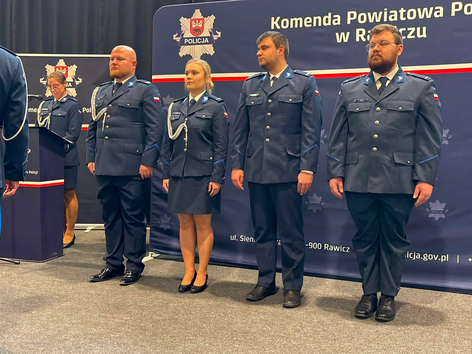 Święto Policji w Rawiczu: awanse, odznaczenia i nowy sztandar — zdjęcie 7